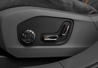 Подержанный автомобиль Zeekr 001 2024 года (19 фото)