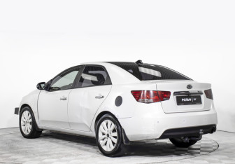 Подержанный автомобиль Kia Cerato Sedan 2010 года (7 фото)