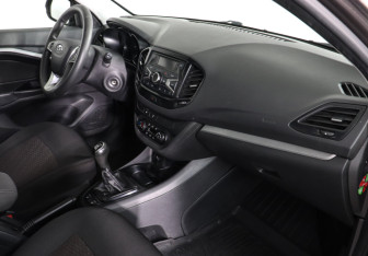 Подержанный автомобиль LADA (ВАЗ) Vesta Sedan 2018 года (10 фото)