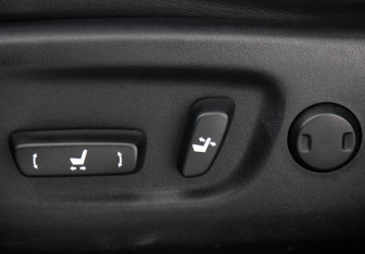 Подержанный автомобиль Toyota RAV4 2014 года (16 фото)