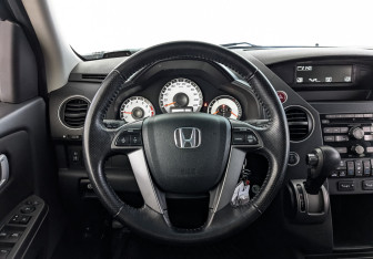 Подержанный автомобиль Honda Pilot 2012 года (21 фото)