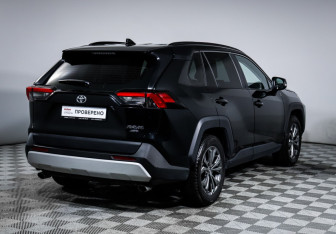 Подержанный автомобиль Toyota RAV4 2024 года (5 фото)