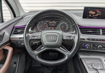 Подержанный автомобиль Audi Q7 2016 года (22 фото)