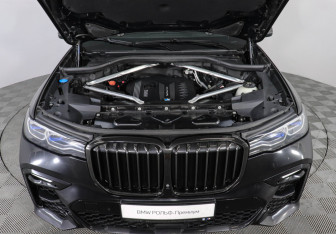 Подержанный автомобиль BMW X7 2021 года (10 фото)