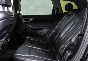 Подержанный автомобиль Audi Q7 2017 года (13 фото)