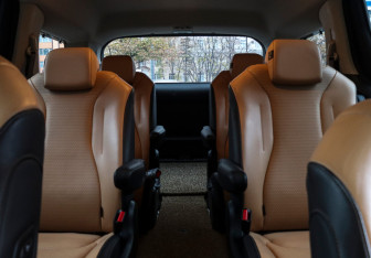 Подержанный автомобиль Kia Carnival 2021 года (11 фото)