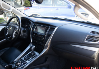 Подержанный автомобиль Mitsubishi Pajero Sport 2018 года (7 фото)