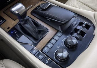 Подержанный автомобиль Lexus LX 2019 года (21 фото)