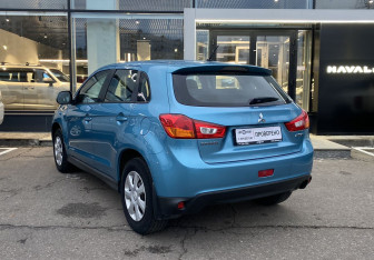 Подержанный автомобиль Mitsubishi ASX 2012 года (7 фото)