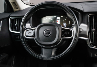Подержанный автомобиль Volvo V90 2020 года (12 фото)