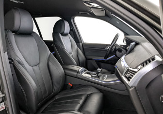 Подержанный автомобиль BMW X5 2021 года (24 фото)