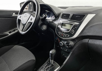 Подержанный автомобиль Hyundai Solaris Sedan 2011 года (9 фото)