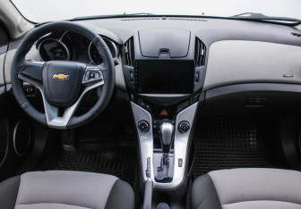 Подержанный автомобиль Chevrolet Cruze Sedan 2014 года (13 фото)