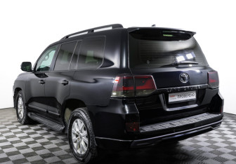 Подержанный автомобиль Toyota Land Cruiser Suv 2015 года (7 фото)