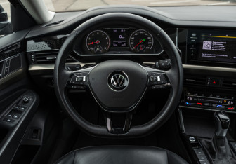 Подержанный автомобиль Volkswagen Passat Sedan 2020 года (10 фото)
