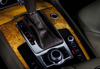 Подержанный автомобиль Audi Q7 2007 года (18 фото)