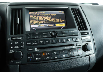 Подержанный автомобиль Infiniti FX 2003 года (16 фото)