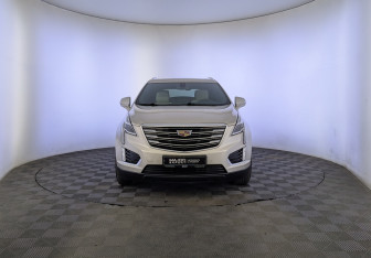 Подержанный автомобиль Cadillac XT5 2016 года (2 фото)
