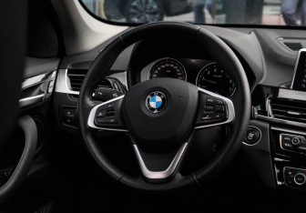 Подержанный автомобиль BMW X1 2020 года (11 фото)