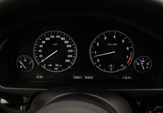 Подержанный автомобиль BMW X6 2016 года (12 фото)