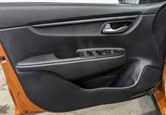 Подержанный автомобиль Kia Rio Hatchback 2019 года (18 фото)