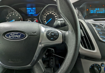 Подержанный автомобиль Ford Focus Hatchback 2012 года (26 фото)