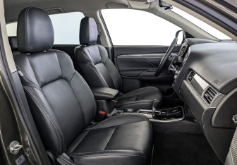 Подержанный автомобиль Mitsubishi Outlander 2021 года (23 фото)