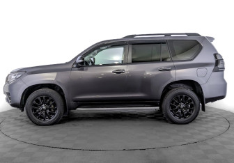 Подержанный автомобиль Toyota Land Cruiser Prado 2021 года (8 фото)