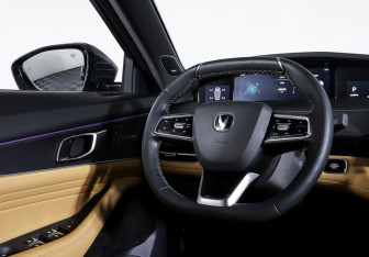 Подержанный автомобиль Changan UNI-K 2023 года (16 фото)