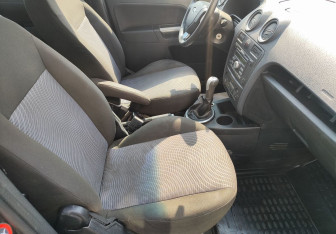 Подержанный автомобиль Ford Fusion 2008 года (9 фото)