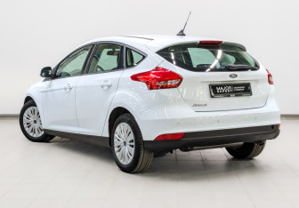 Подержанный автомобиль Ford Focus Hatchback 2018 года (6 фото)
