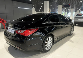 Подержанный автомобиль Hyundai Sonata 2012 года (4 фото)