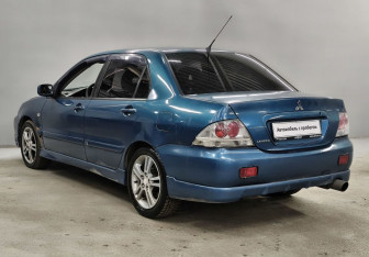 Подержанный автомобиль Mitsubishi Lancer Sedan 2006 года (7 фото)