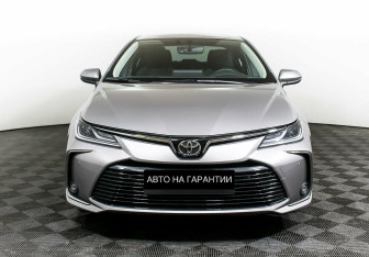 Подержанный автомобиль Toyota Corolla Sedan 2019 года (2 фото)