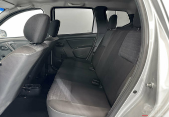 Подержанный автомобиль Renault Duster 2015 года (12 фото)