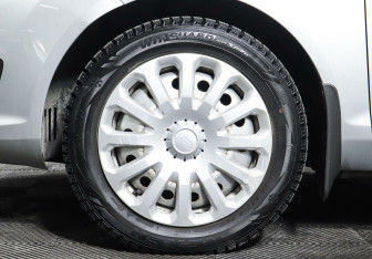 Подержанный автомобиль Ford Fiesta Sedan 2016 года (8 фото)