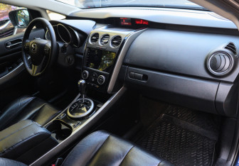 Подержанный автомобиль Mazda CX-7 2010 года (7 фото)