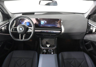 Подержанный автомобиль BMW X3 2025 года (10 фото)