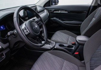 Подержанный автомобиль Kia Seltos 2021 года (10 фото)