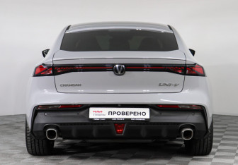 Подержанный автомобиль Changan UNI-V 2024 года (6 фото)