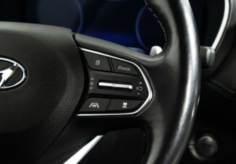 Подержанный автомобиль Hyundai Santa Fe 2022 года (9 фото)