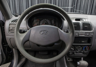 Подержанный автомобиль Hyundai Accent Sedan 2007 года (17 фото)