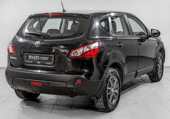 Подержанный автомобиль Nissan Qashqai 2013 года (5 фото)