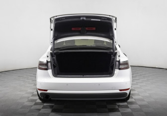 Подержанный автомобиль Audi A4 Sedan 2018 года (20 фото)