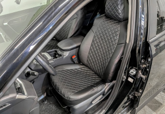 Подержанный автомобиль Toyota RAV4 2019 года (20 фото)