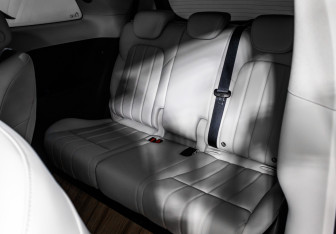 Подержанный автомобиль Voyah Dream 2025 года (14 фото)