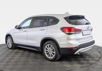 Подержанный автомобиль BMW X1 2020 года (7 фото)