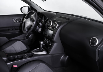 Подержанный автомобиль Nissan Qashqai 2013 года (11 фото)