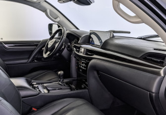 Подержанный автомобиль Lexus LX 2018 года (13 фото)