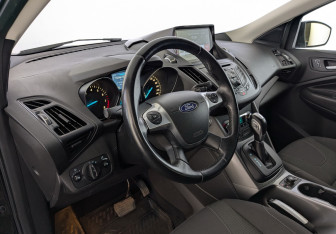 Подержанный автомобиль Ford Kuga 2015 года (16 фото)